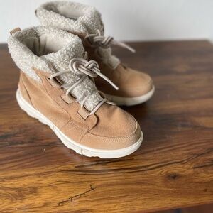Sorel Tan and White Winter Boots with Fleece Lining